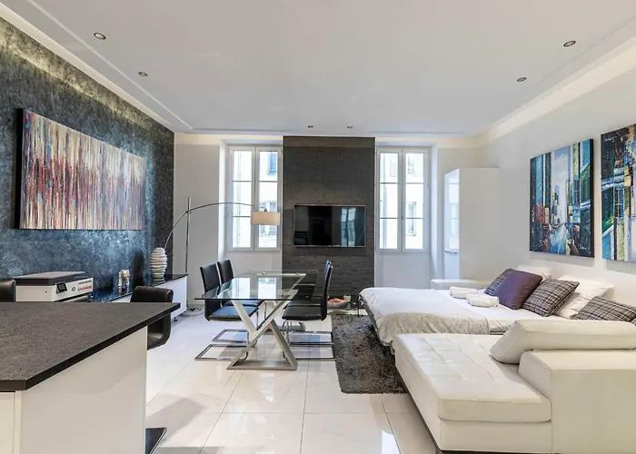 Large Renovated - Rue Hoche - Center