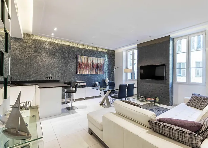 Large Renovated - Rue Hoche - Center * Cannes