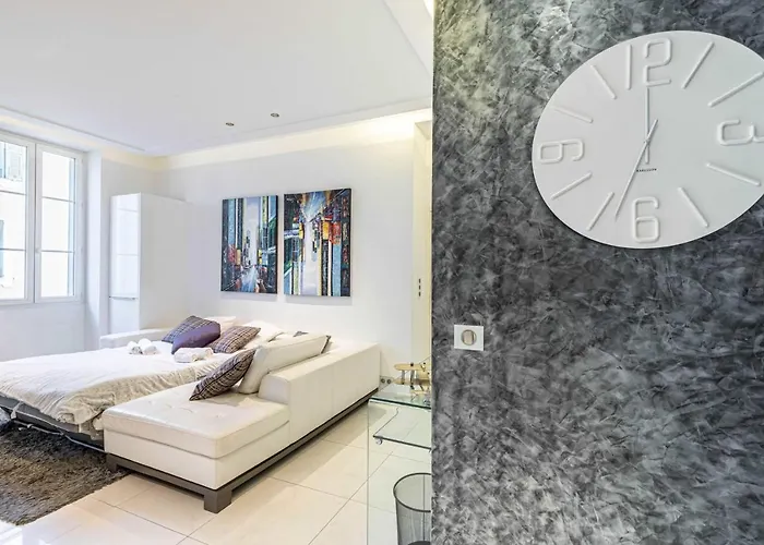 Large Renovated - Rue Hoche - Center * Cannes